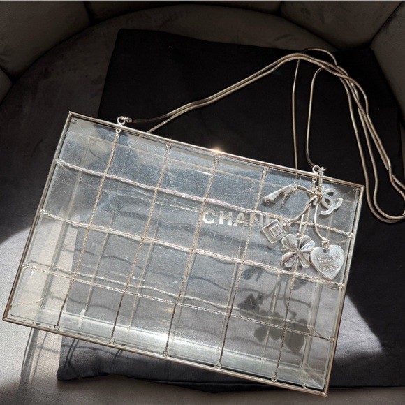 Chanel Lucite and CC charm beaded clutch bag collectors edition - Picture 13 of 17